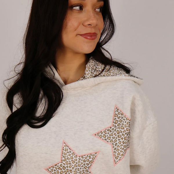 Sudadera con capucha y estrellas animal print