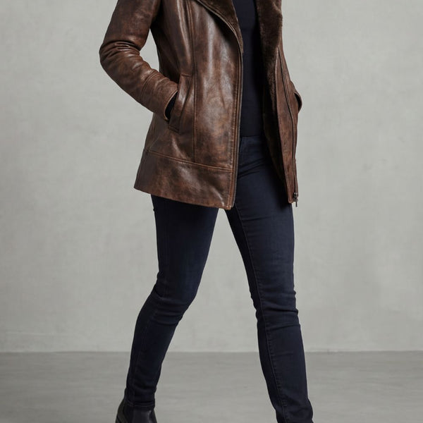 Chaqueta de cuero marrón con cuello efecto pelo