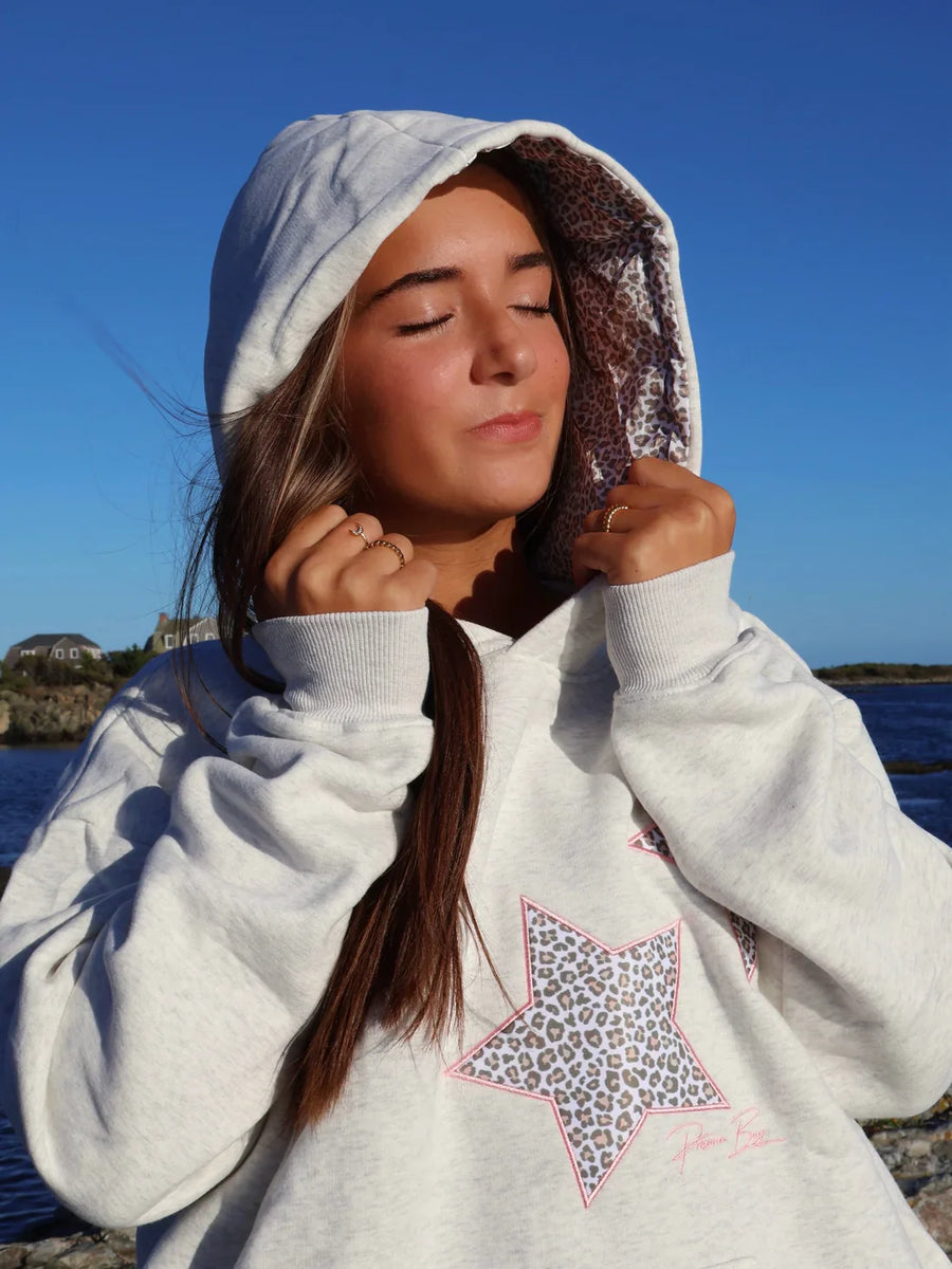 Sudadera con capucha y estrellas animal print