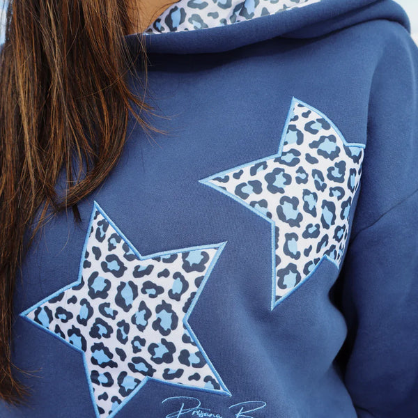 Sudadera con capucha y estrellas animal print