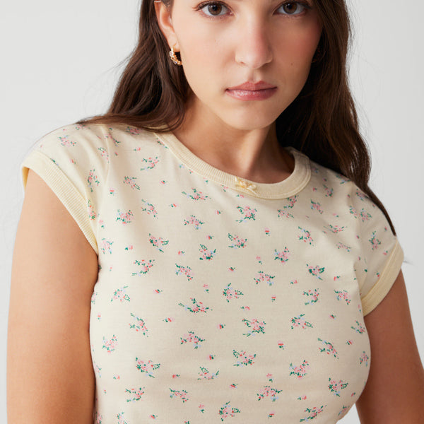 Crop top ajustado de manga corta