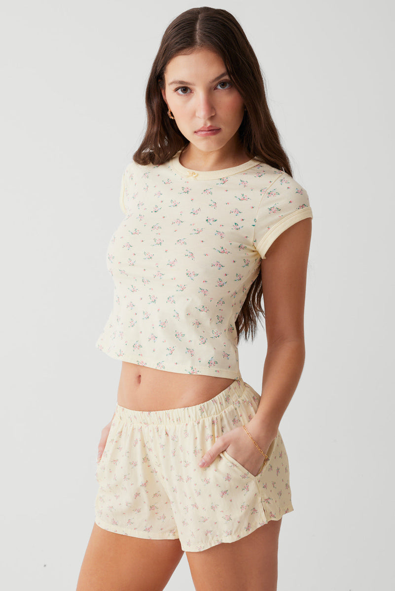 Crop top ajustado de manga corta