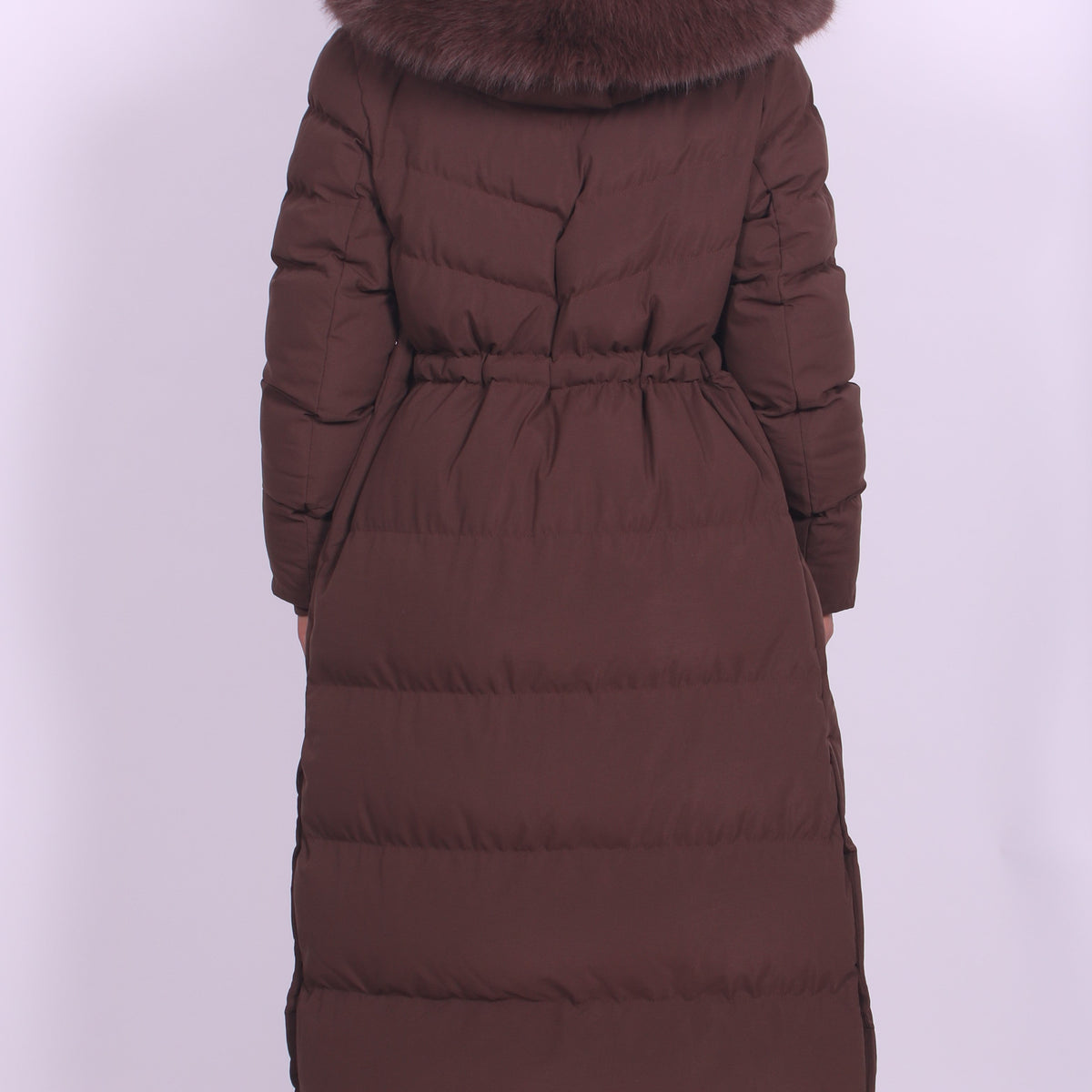 Abrigo acolchado largo con cuello de pelo