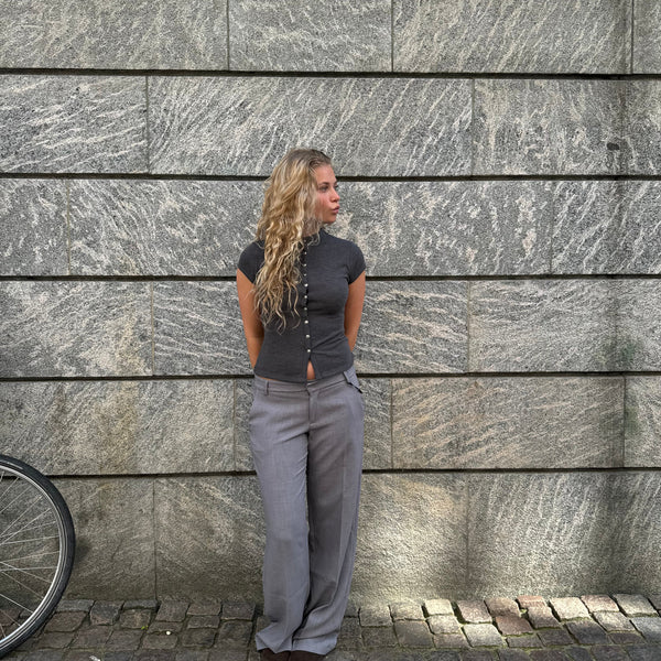 pantalón de corte ampli