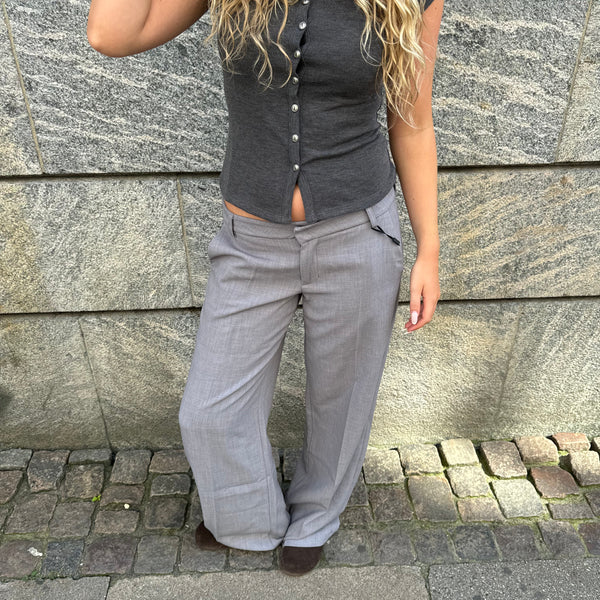 pantalón de corte ampli