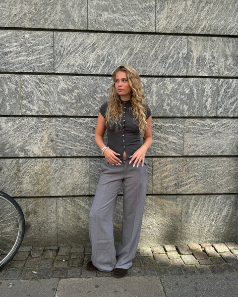 pantalón de corte ampli