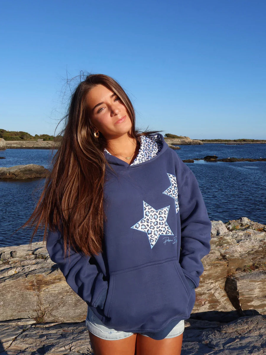 Sudadera con capucha y estrellas animal print