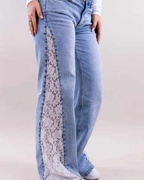 Vaquero recto con paneles de encaje