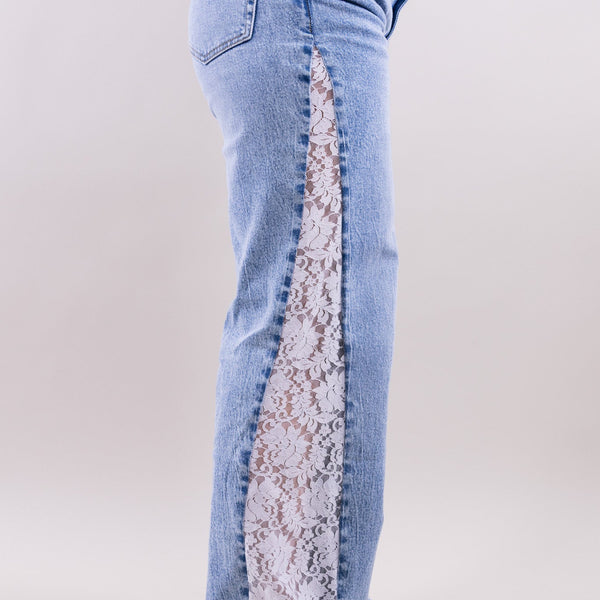 Vaquero recto con paneles de encaje