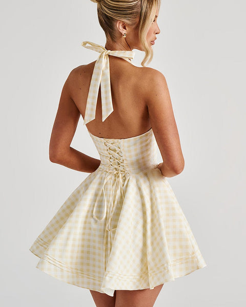 Vestido corto halter con espalda descubierta