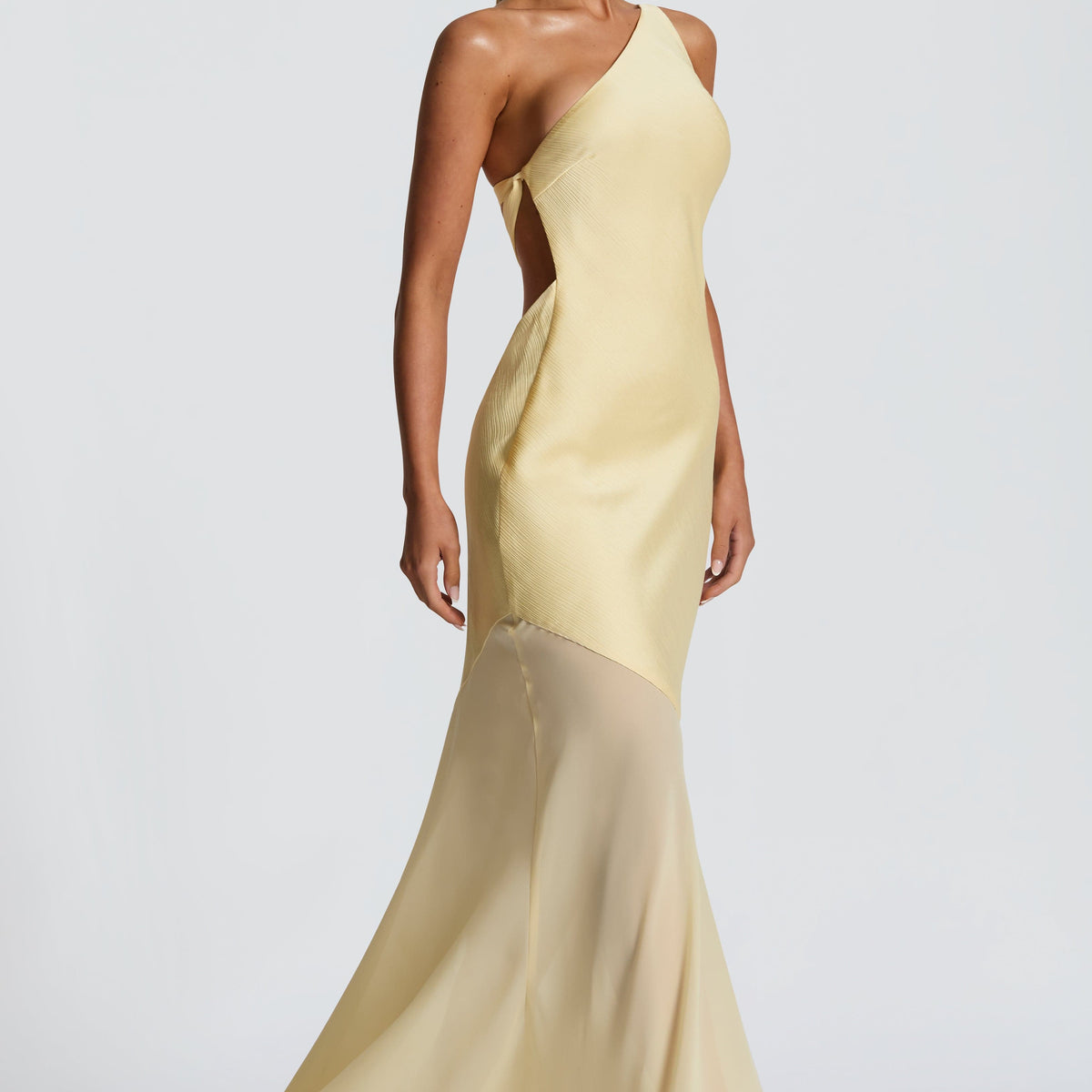 Vestido largo asimétrico amarillo pastel